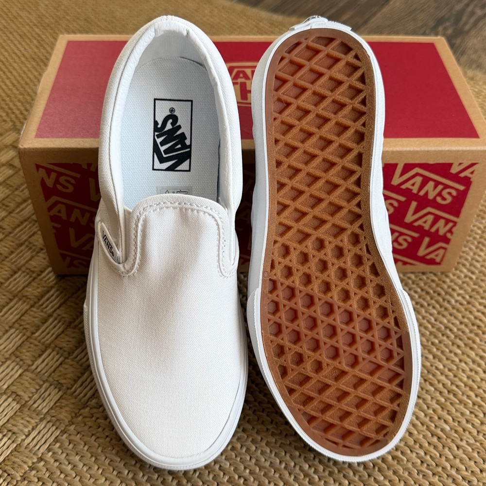 Vans Little Kids’ Iconic White Classic Slip-On Shoe—K2 - Picture 9 of 10